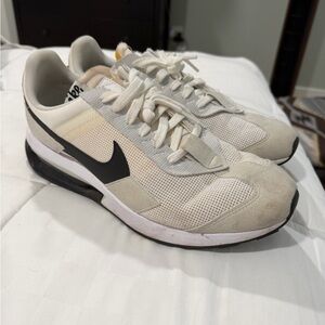 Nike Men’s Cream and Black Low-Top Sneakers